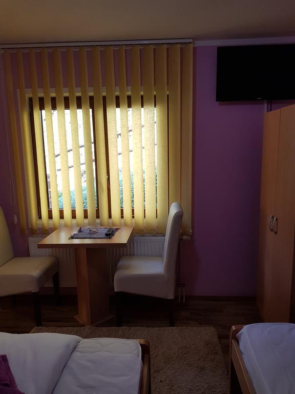Guest House Lisinski Raj Despotovac Exterior foto