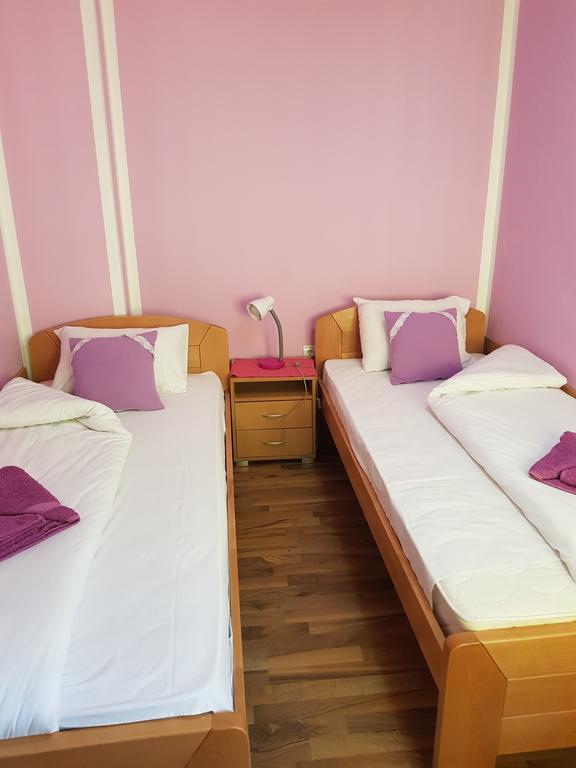Guest House Lisinski Raj Despotovac Exterior foto