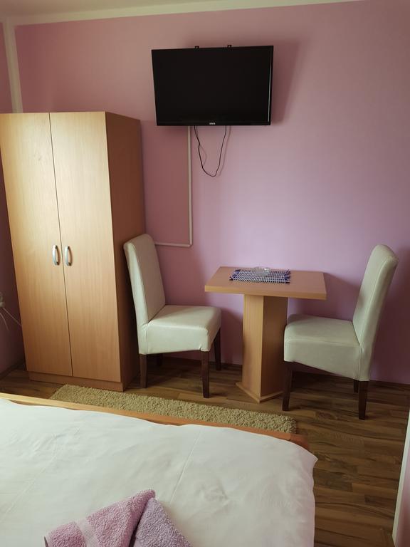 Guest House Lisinski Raj Despotovac Exterior foto